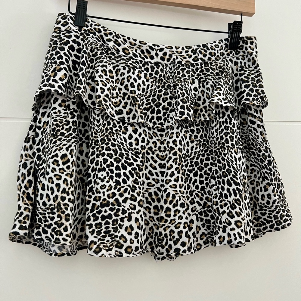 Zara woman leopard print skort with ruffle detail.